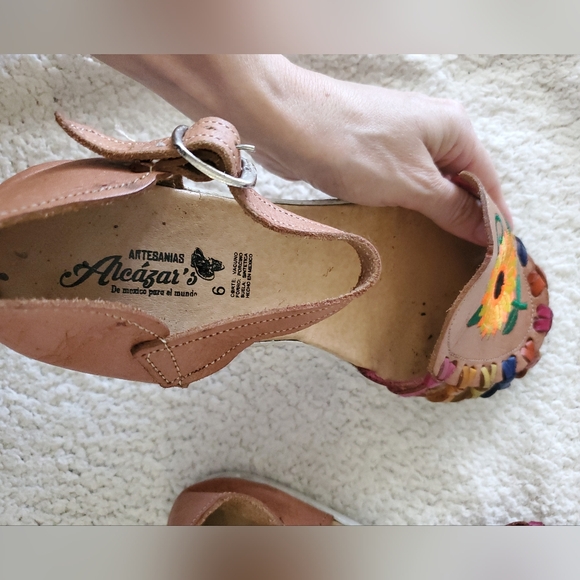 Alcazars Artesanias Floral Embroidered Leather Sandals - Picture 12 of 14